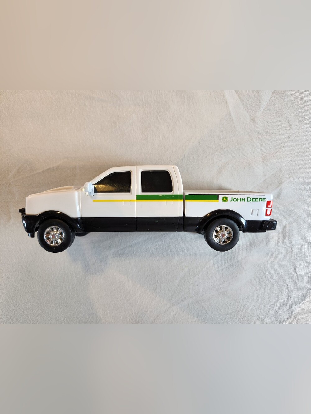 Classic John Deere White Pickup Truck Diecast Toy Truck  2004 Agriculture Model